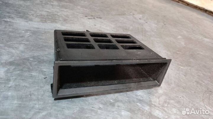 Вещевой ящик центральной консоли Volkswagen Polo 4