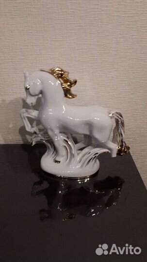Статуэтки лфз.Конь Огонь лфз,фарфор