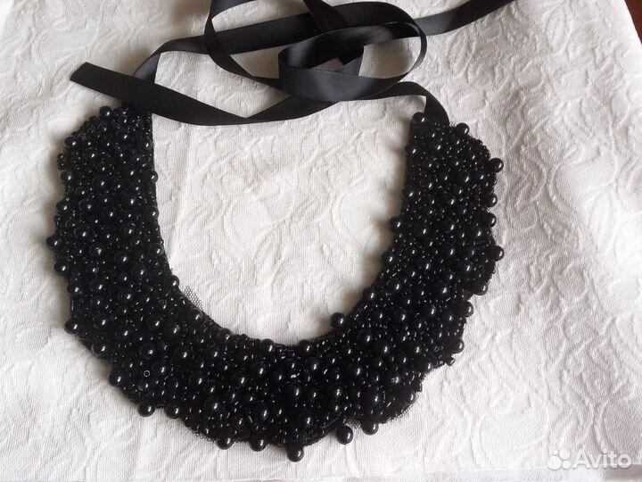 Воротничок накладной из бусин