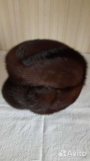 Женские меховые шапки