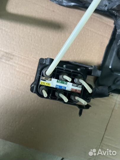 Компрессор пневмы на Мерседес w221