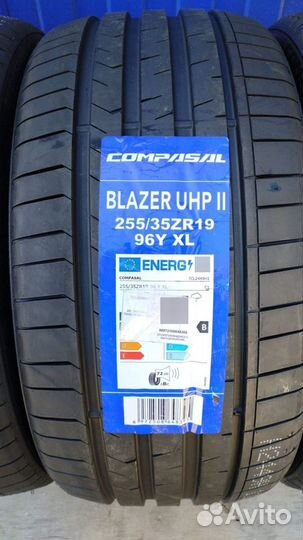 Compasal Blazer UHP II 255/35 R19