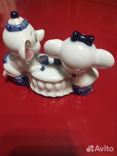 Фарфоровая статуэтка Мышки