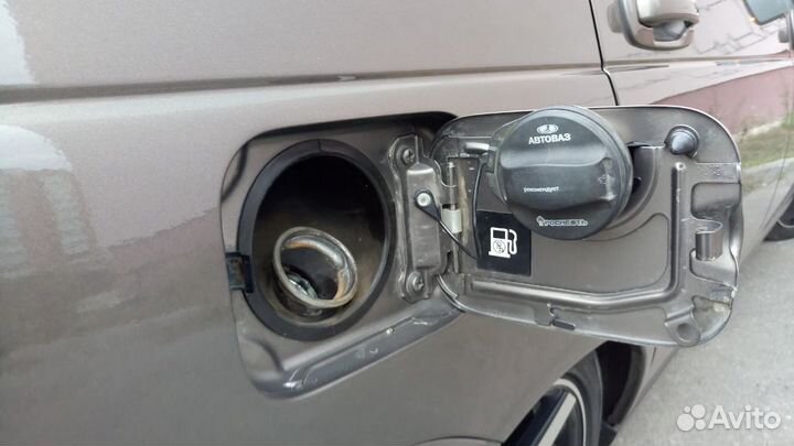 Кронштейн для лючка бензобака Приора