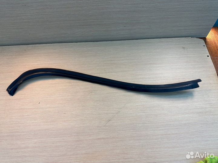 Уплотнитель двери Mercedes W222 задний правый