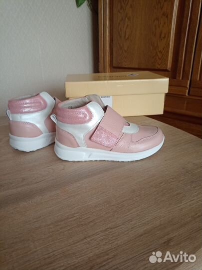 Ботинки для девочки новые