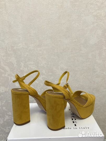 Босоножки zara