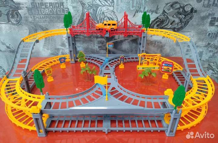 Трек с машинкой,со световыми эффектами,58дет