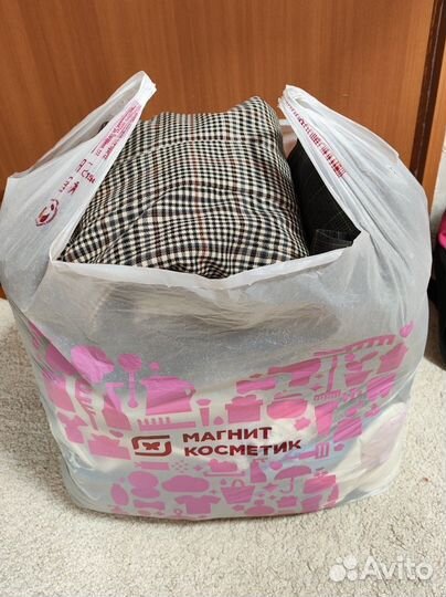 Отдам бесплатно женские вещи 44 46