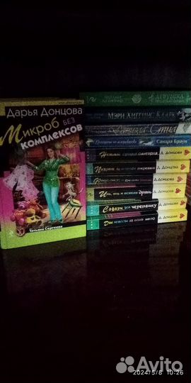 Книги для женщин и наборы открыток