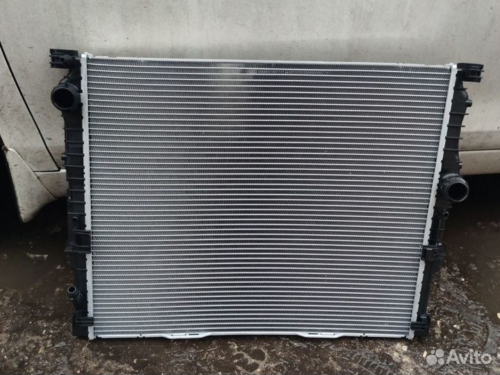 Радиатор охлаждения BMW G30 17118650745