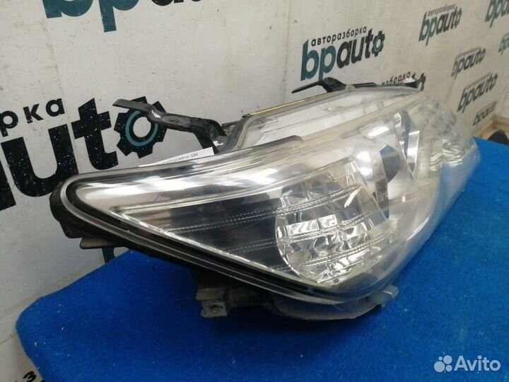 Фара правая галоген 81130-33840 Toyota Camry 50