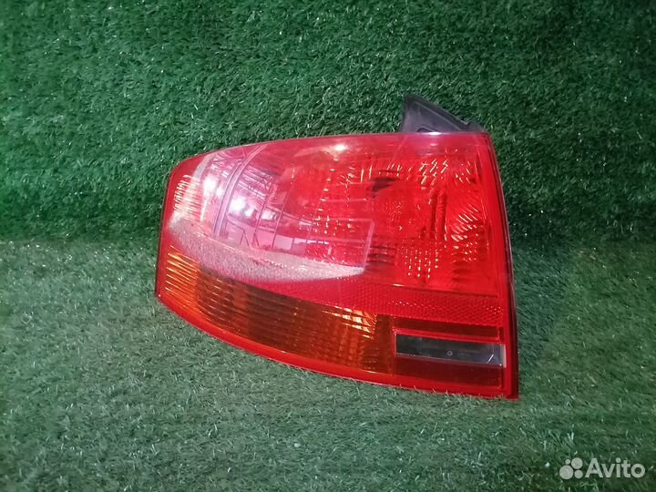 Фонарь (стоп сигнал) левый 8E5945095 Audi A4 B7 8E