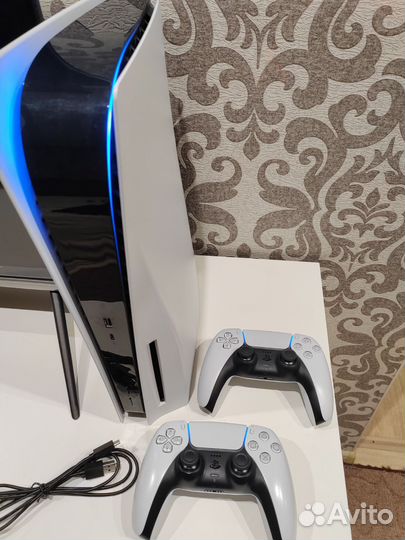 Playstation 5 + 2 геймпада + игры