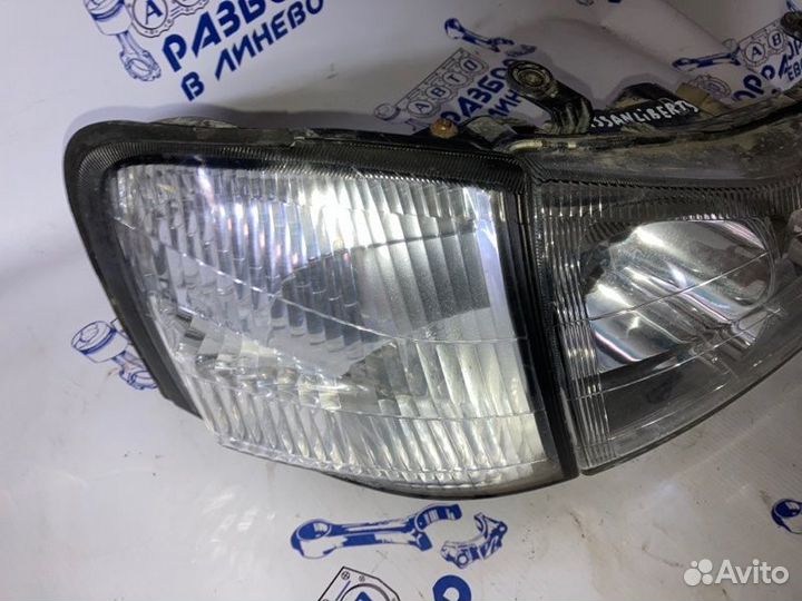 Фара галогеновая передняя правая Nissan Liberty