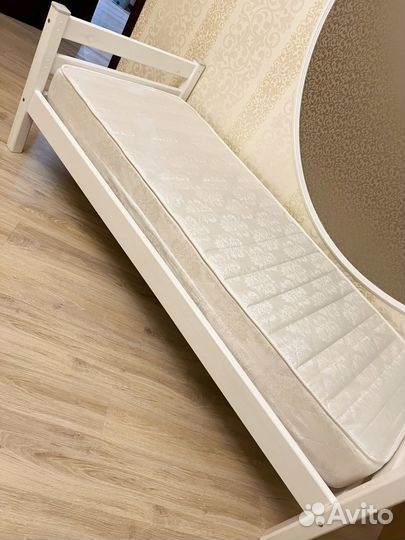 Кровать с матрасом односпальная