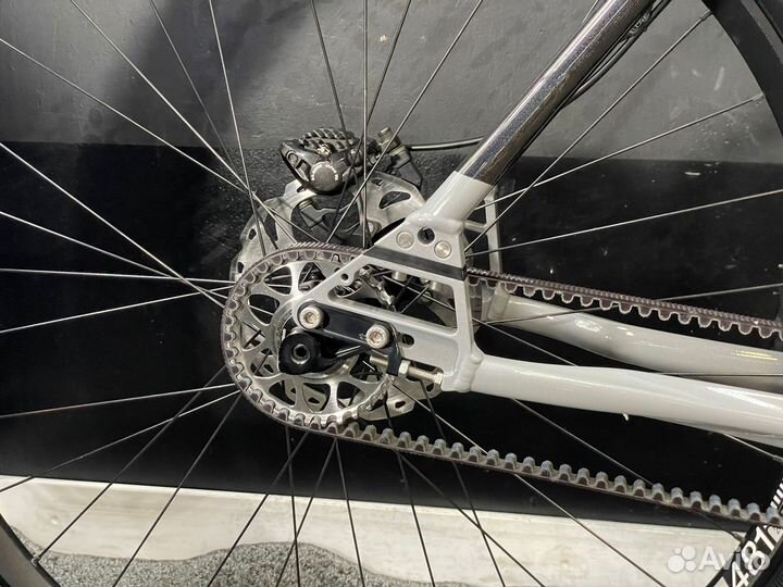 Premium Mi-Tech Pinion 18 / Lefty carbon