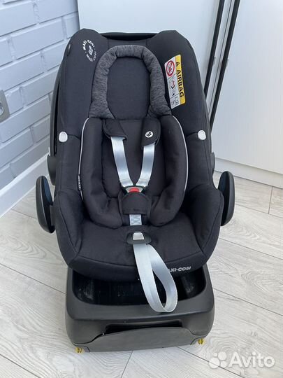 Maxi-Cosi Pebble Pro i-Size + база FamilyFix