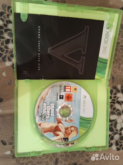 Xbox 360 и + диски от игры gta 5