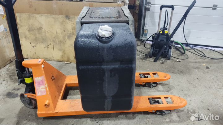 7421645367 Бак AdBlue Renault T Рено Т в сборе