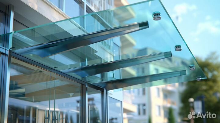 Стеклянный навес над входной дверью