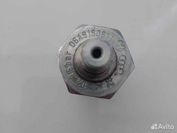 Датчик давления масла Volkswagen Tiguan