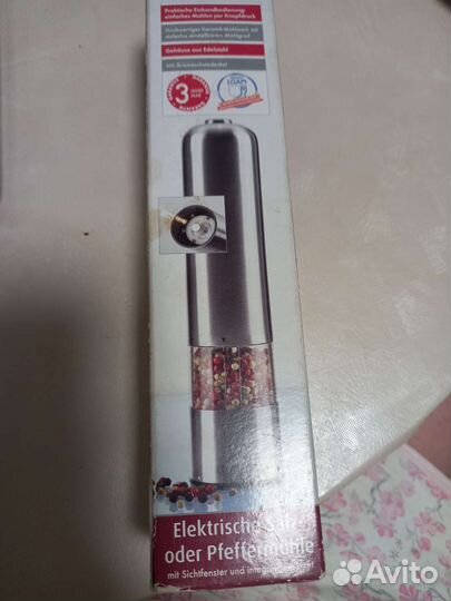 Разделочные доски в подставке.Тарелочки.Мельницы