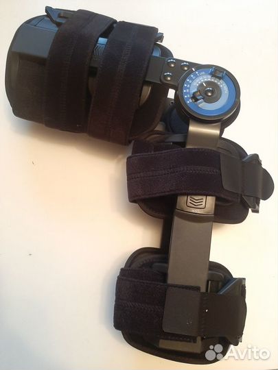 Шарнирный коленный ортез с изменяемым углом