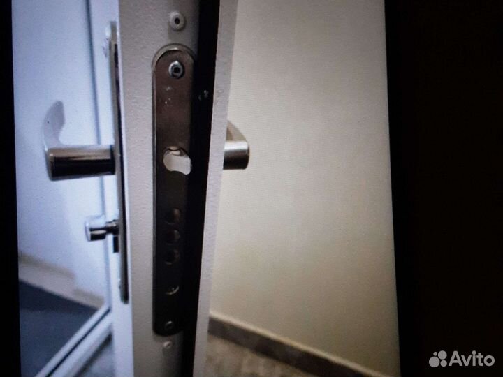 Дверь б/у, от застройщика (левая, правая) 2 шт