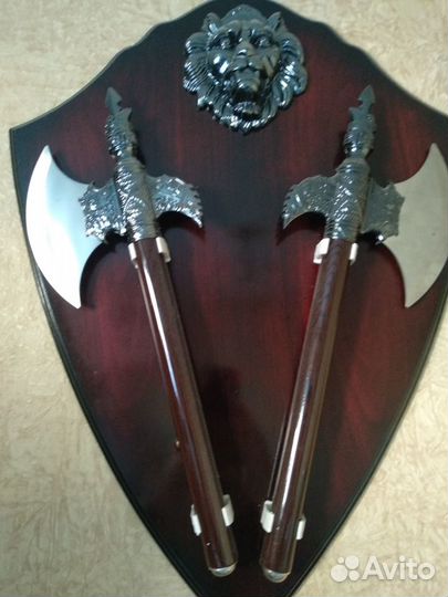 Герб с топорами