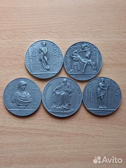 Настольная медаль