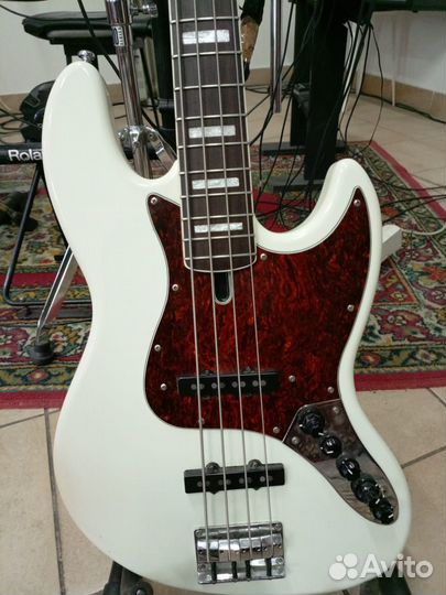 Бас-гитара sire Markus Miller v7