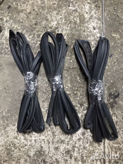 Уплотнитель двери KIA Rio 4