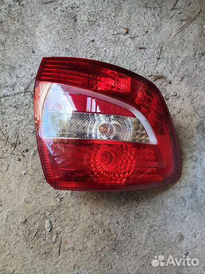 Задние правый и левый фонарь лада Гранта 2190