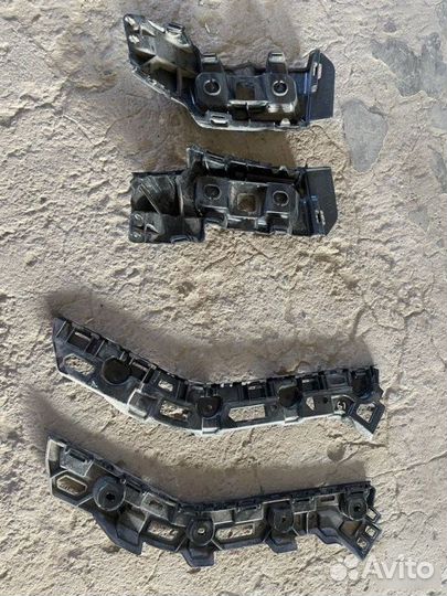 Направляющая бампера задняя Skoda Rapid 2