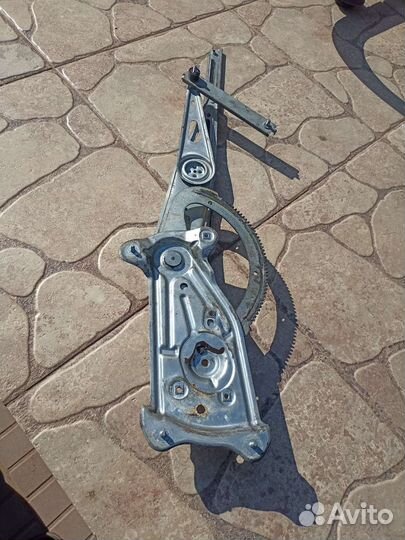 Стеклоподъемник перед. Правый от Рено Меган 3