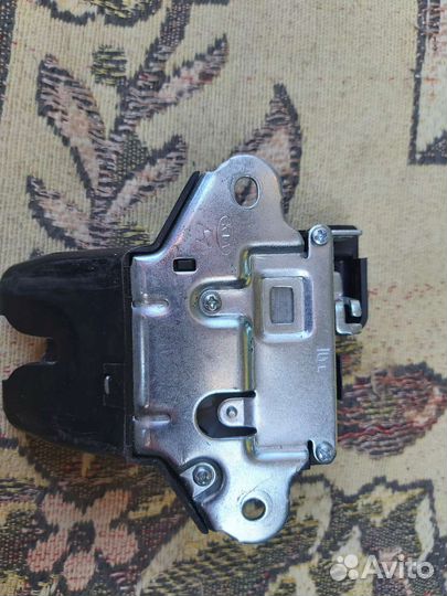 Замок крышки багажника на hyundai elantra V md