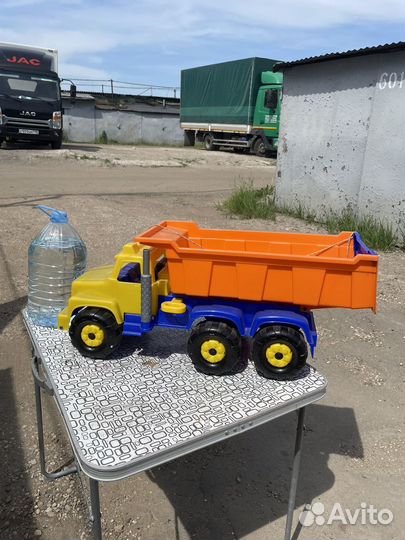 Самосвал супер гигант игрушка