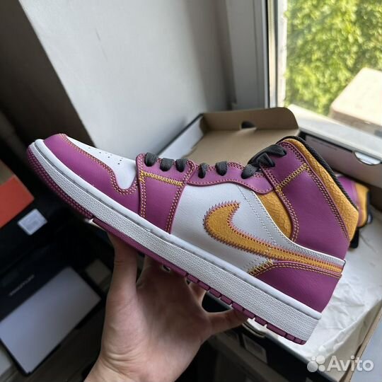 Nike air Jordan 1 Mid Familia De Los Muertos