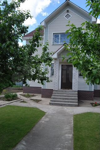 Коттедж 200 м² на участке 10 сот.