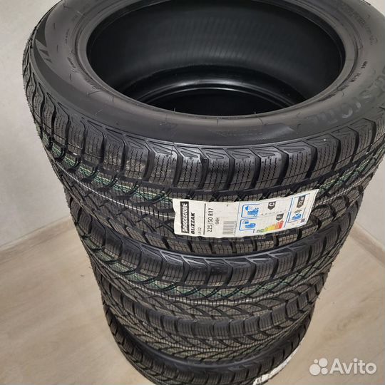 Bridgestone Blizzak LM-32 225/50 R17 94H