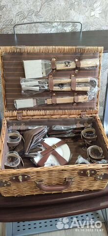 Набор для пикника в чемодане