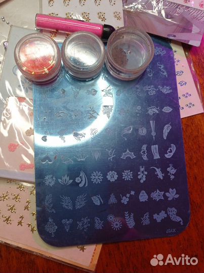 Наклейки и блёстки для ногтей