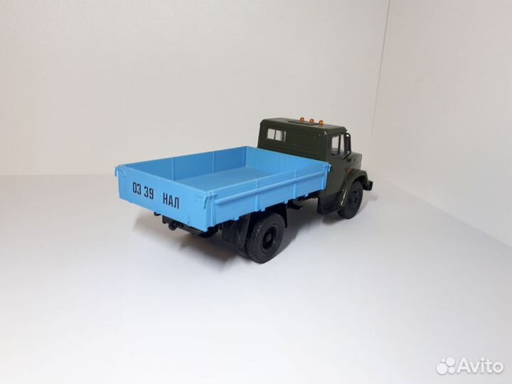 Модель ЗИЛ-4331 бортовой AVD 1:43