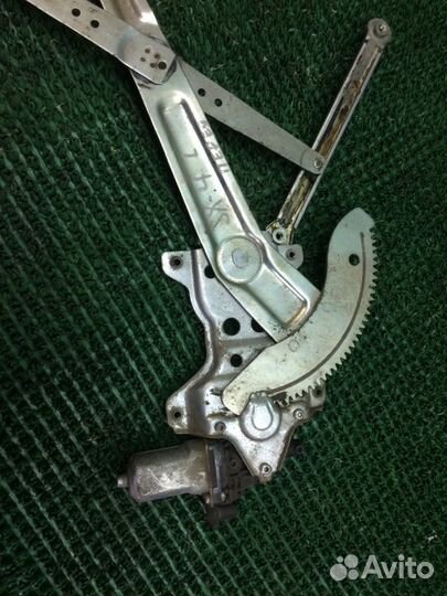 Стеклоподъемник передний левый Suzuki Sx4 GYA M16A