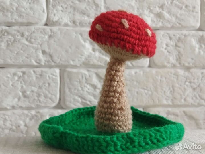 Вязаная подставка для украшений