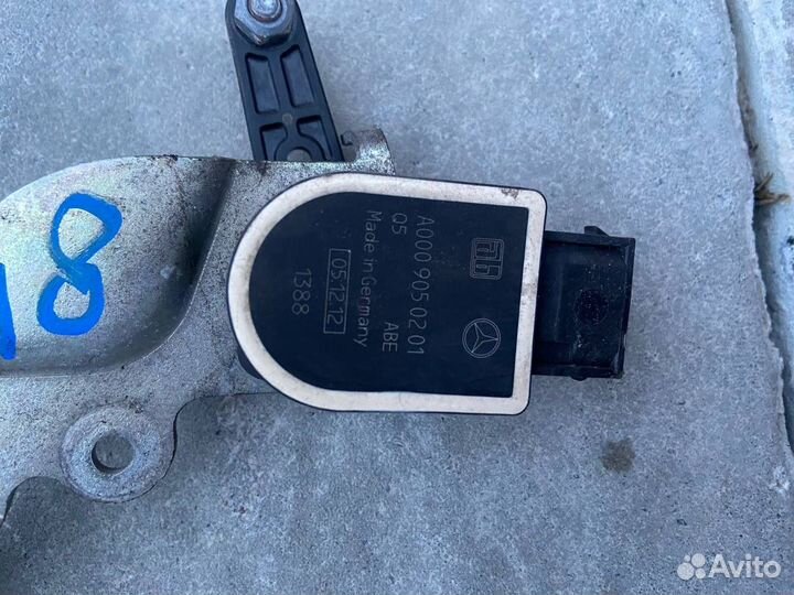 Датчик положения кузова w204