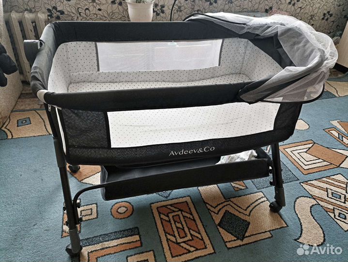 Детская колыбельная кроватка