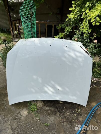 Капот на priora 2