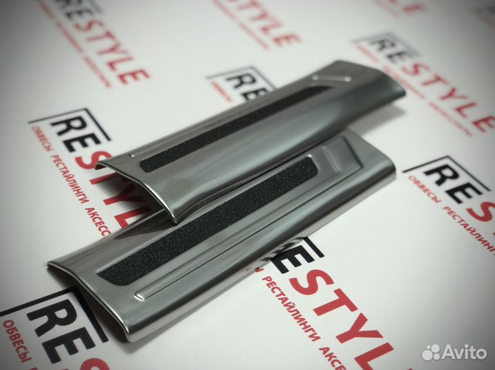 Накладки на пороги Toyota Rav4